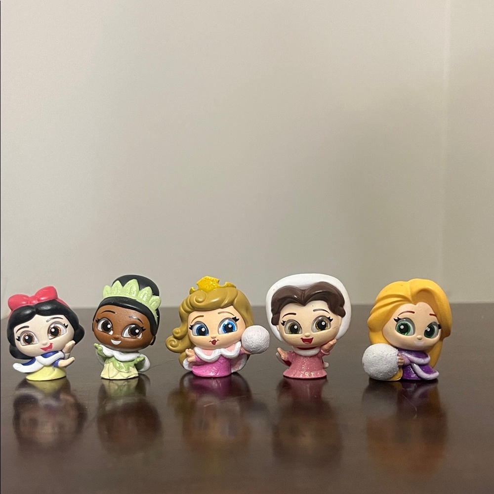 Disney Winter Princess Doorables Figures Set